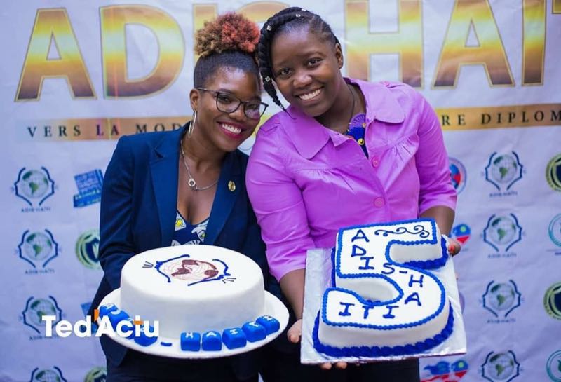 Gâteaux célébrant le cinquième anniversaire d'ADIS-HAÏTI