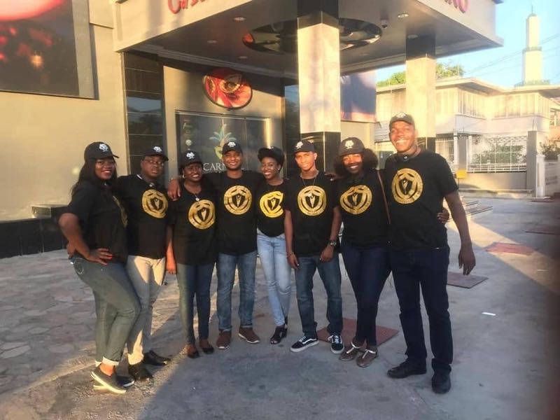 Groupe de membres d'ADIS-HAÏTI lors d'une sortie carnaval